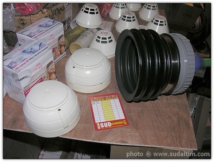 Iso-Scopic Perche t�lescopique pour l'isolation des d�tecteurs automatiques d'incendie lors de travaux susceptibles de provoquer de la poussi�re ou de la fum�e